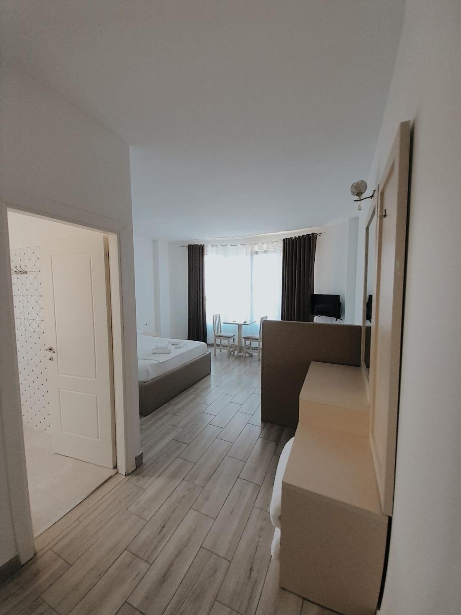 Hotel Restaurant Univers Shkodër Eksteriør billede